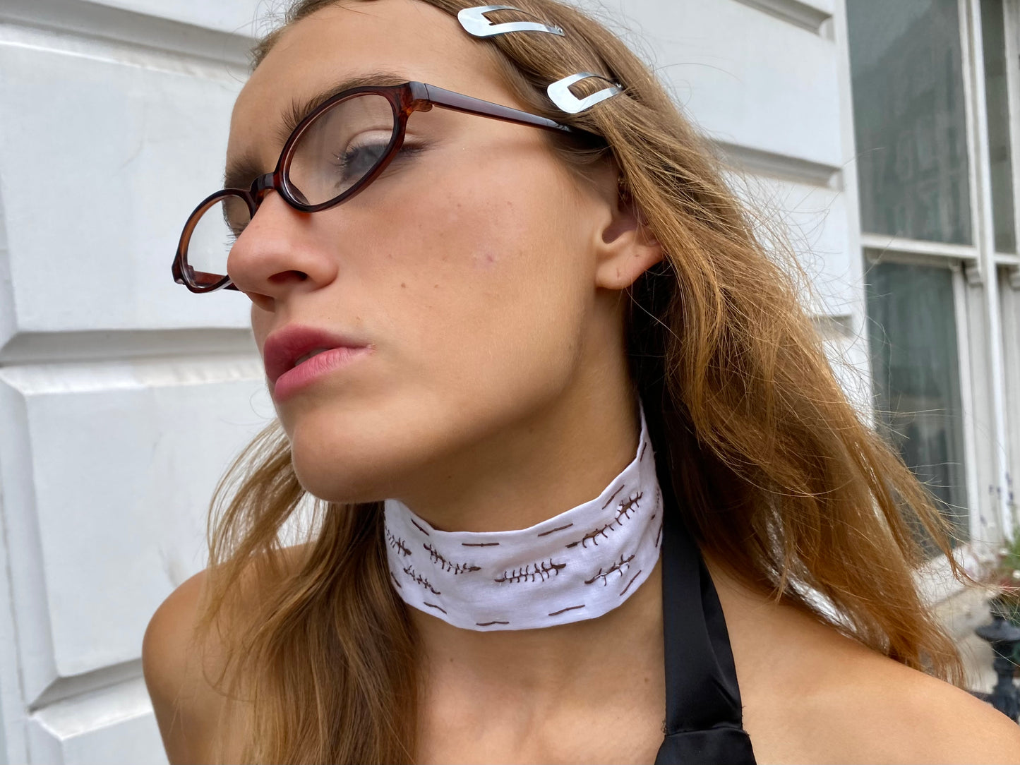 “Folie a deux” choker.