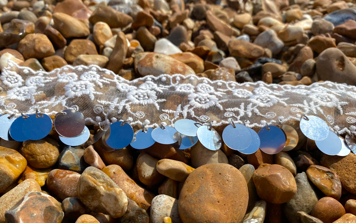 “Goodbye kiss” choker.