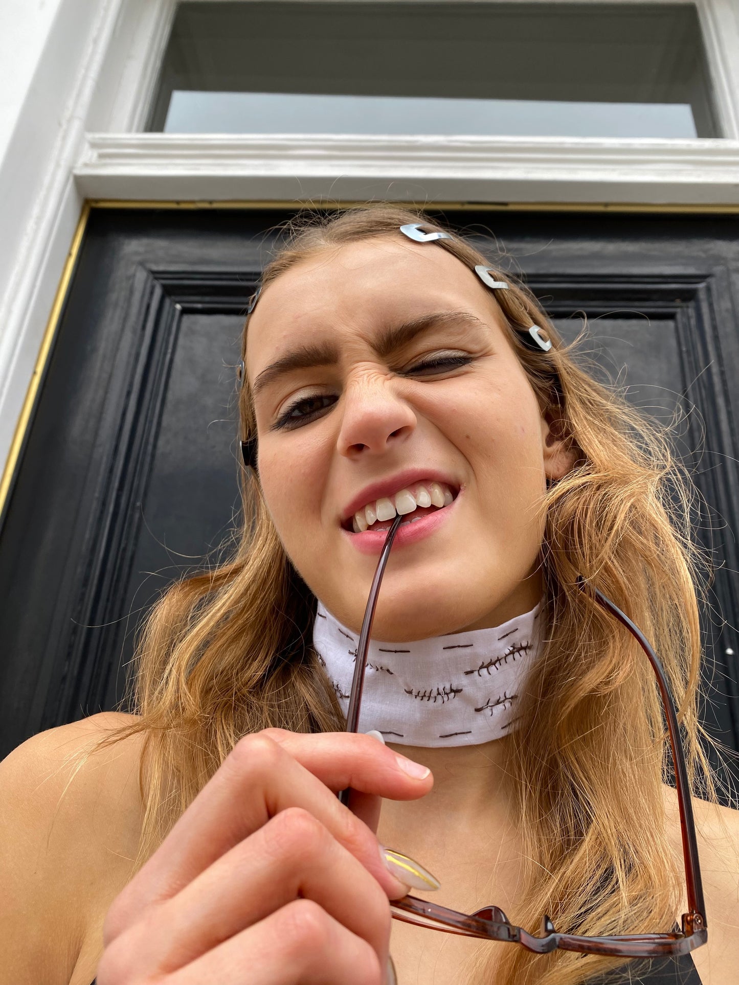 “Folie a deux” choker.