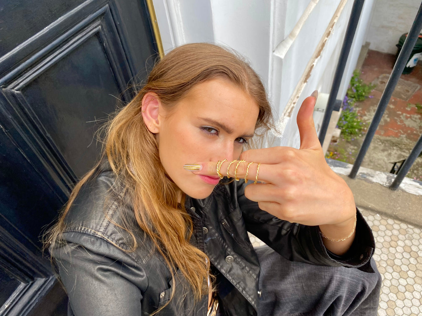 “Apple bite” golden ring.