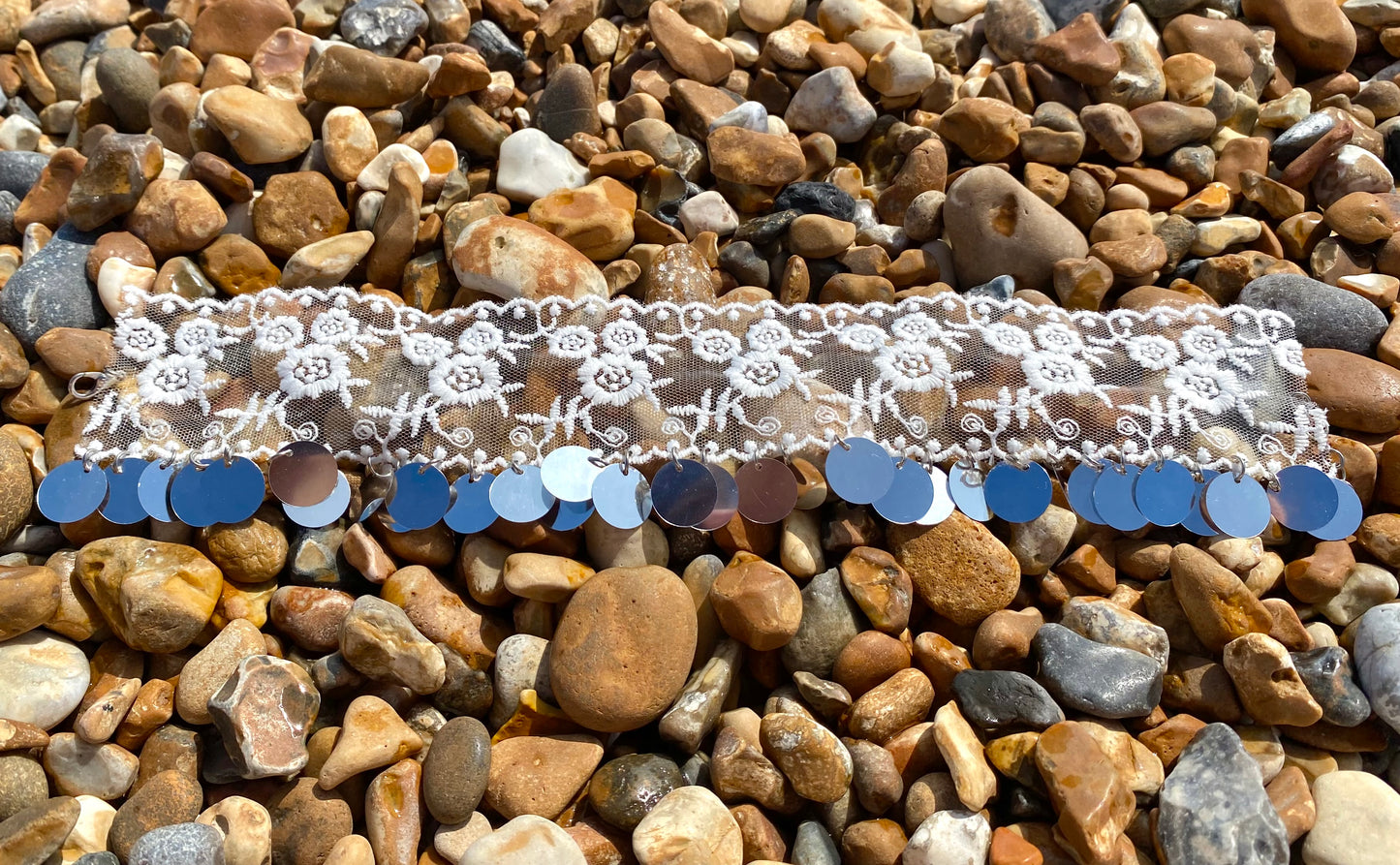 “Goodbye kiss” choker.