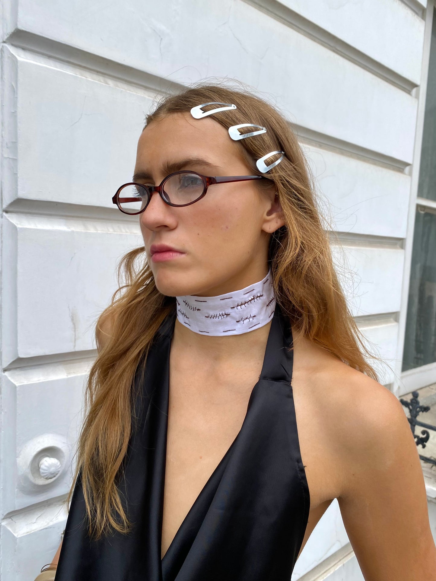 “Folie a deux” choker.